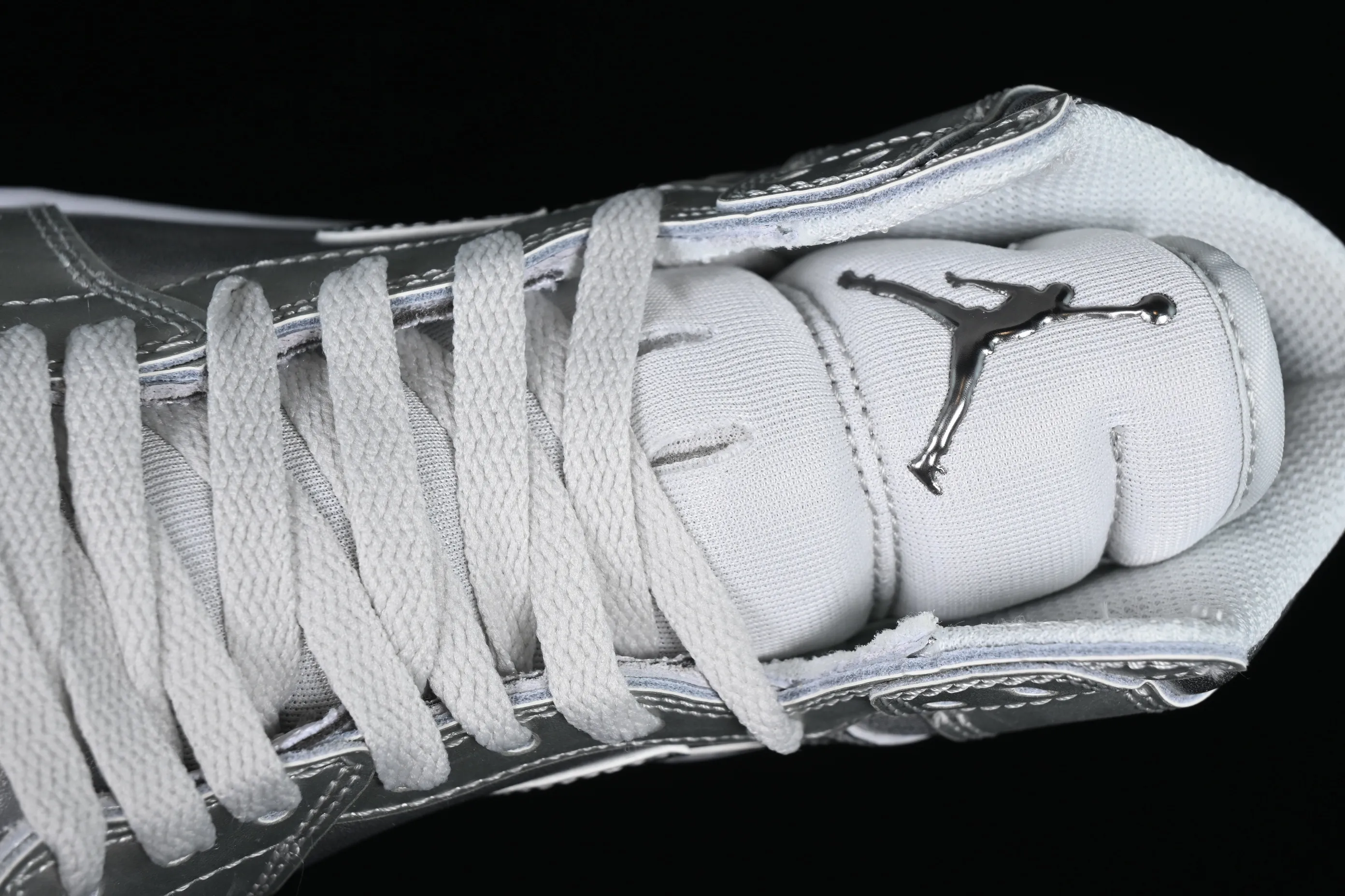 All categories Air Jordan Jordan series basketball shoes Air Jordan 1 High L version Air Jordan 1 High Golf AJ1 Joe 1 golf joint silver high-top basketball shoes FD6815-001